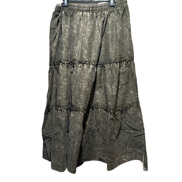Zenana Outfitters Distressed Acid Wash Black Maxi Skirt NWT Size 3X - Picture 4 of 7